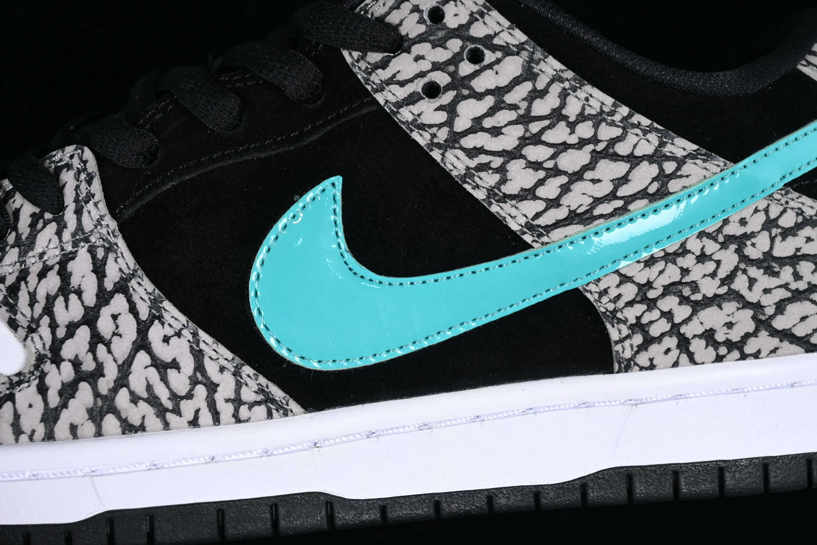 All categories Nk SB Dunk series Nk SB Dunk Low low-top sneakers Nk SB Dunk Low Pro black and white green spotted pattern sports skateboard shoes BQ6817-009